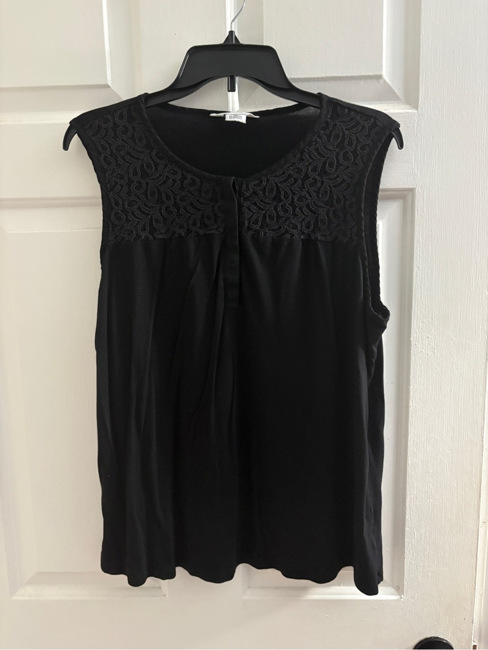 Liz Claiborne Black Sleeveless Lace Yoke Camisole